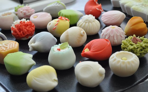 Wagashi món bánh truyền thống được làm và trình bày đẹp mắt rất nghệ thuật